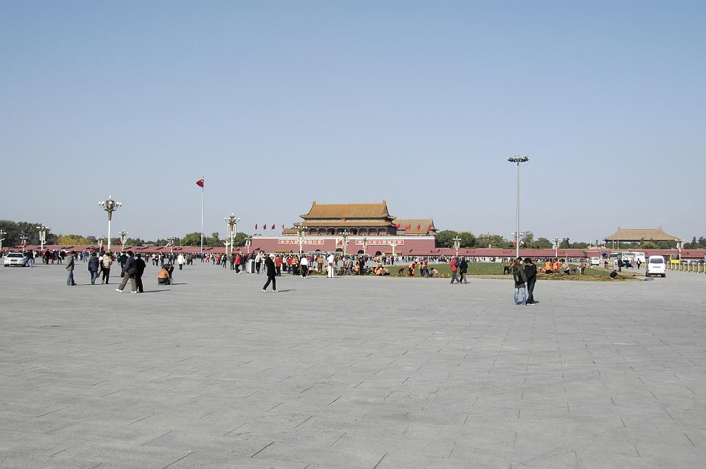 P2007110830.jpg - Beijing. Het Tian'an Men plein.